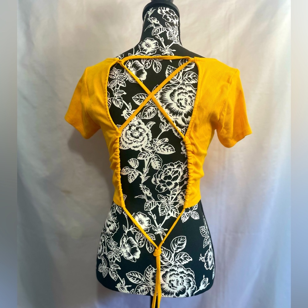 Open-Back Crop Top - Picture 2 of 4